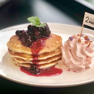 2littlepigscafe -