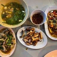 ลาบยโสพ่อบุญมีแม่พิณทองกรุงเทพกรีฑา(โต้ง-จอย)