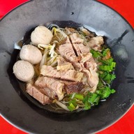 ป.ชัยแสง ก๋วยเตี๋ยวตุ๋น