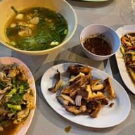 ลาบยโสพ่อบุญมีแม่พิณทองกรุงเทพกรีฑา(โต้ง-จอย)