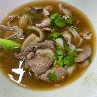 เมนูของร้าน ก๋วยเตี๋ยวเนื้อเจ๊ผอม ตลาดปีระกา