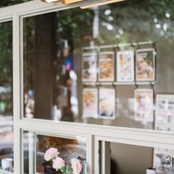 หน้าร้าน little more grams