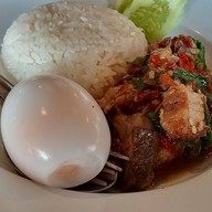 เมนูของร้าน บ้านคนรักหมูกรอบ