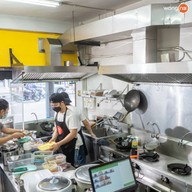 บรรยากาศ ราดหน้าโรงเหล็ก และอาหารตามสั่ง สุขุมวิท 71