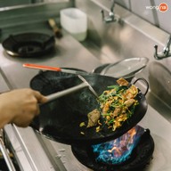 ราดหน้าโรงเหล็ก และอาหารตามสั่ง สุขุมวิท 71