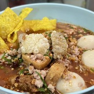 ก๋วยเตี๋ยวลูกชิ้นวังชะโอน by สี่แคว สาขารัชดา 36
