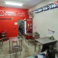 บรรยากาศ ราดหน้าโรงเหล็ก และอาหารตามสั่ง สุขุมวิท 71