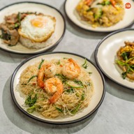 เมนูของร้าน ราดหน้าโรงเหล็ก และอาหารตามสั่ง สุขุมวิท 71