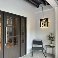 Kefi coffee and space สี่พระยา