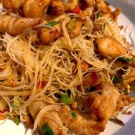 mm's kitchen (เส้นหมี่คั่วพริกเกลือ หมูทอดกระเทียม เพชรเกษม93)