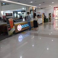 หน้าร้าน Douzo ice  tea bar ซีคอนสแควร์  ชั้นบี1 โซนกลางห้าง