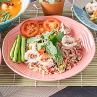 ร้านอาหารเจ๊เล็กหน้าเขื่อนสองคนตายาย