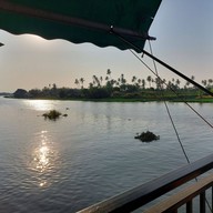 River hut  Restaurant & Coffee
