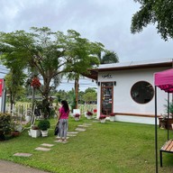 หน้าร้าน Lucky Café-- -