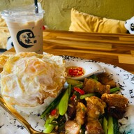 Komei cafe ปั้มเชล ซอยหลังวัดหนามแดง