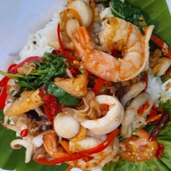 เมนูของร้าน ครัวบ้านๆ รสชาดเข้มข้น ท่าข้าม