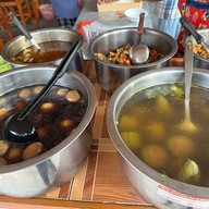 ข้าวแกงปักษ์ใต้ แม่เดือน