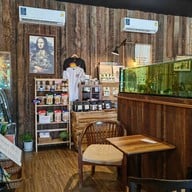 บรรยากาศ สนิมริมทาง Slow bar Slow bar Bangsaen