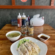 เมนูของร้าน มิตรใหม่ ข้าวมันไก่ กระเพาะปลา เจ้าเก่า ปั๊มปตท.ติวานนท์ มิตรประชา
