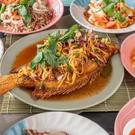 ร้านอาหารเจ๊เล็กหน้าเขื่อนสองคนตายาย