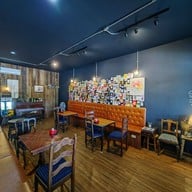 บรรยากาศ สนิมริมทาง Slow bar Slow bar Bangsaen