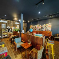 สนิมริมทาง Slow bar Slow bar Bangsaen