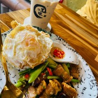 Komei cafe ปั้มเชล ซอยหลังวัดหนามแดง