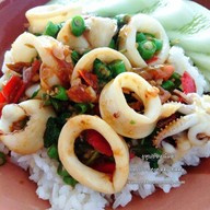 เมนูของร้าน ครัวบ้านๆ รสชาดเข้มข้น ท่าข้าม