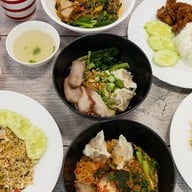 ริว บะหมี่เกี๊ยวกุ้งโคราช ถนนมิตรภาพ