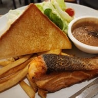 กินข้าวบ้านเพื่อน