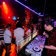 บรรยากาศ The Library Phuket Library holding