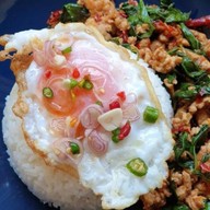 ร้านหมูปิ้งเตาถ่านสูตรโบราณ สุมิตรา สายไหม