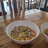 ก๋วยเตี๋ยว อ.บ้านบึงพัทยา พัทยา 41/1