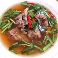 เมนูของร้าน กวงลูกชิ้นปลา หนึ่งในชะอำ ชะอำ