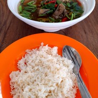 เมนูของร้าน กวงลูกชิ้นปลา หนึ่งในชะอำ ชะอำ