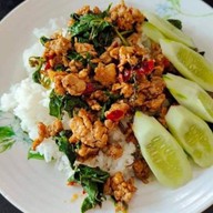 บ้านกะเพรา เพื่อนของคนนอนดึก