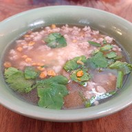 เมนูของร้าน กวงลูกชิ้นปลา หนึ่งในชะอำ ชะอำ