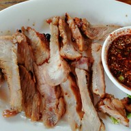 เมนูของร้าน เจริญสุขโข ผัดไทยกุ้งแม่น้ำ Floating Market Damnoensaduak