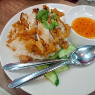 เมนู ข้าวมันไก่ ข้าวขาหมู  หมูตุ๋น เกาเหลาเลือดหมู  เงินล้าน สาขานครชัยศรี  (ท่ารถตู้วัดท่าตำหนัก) ท่าตำหนัก