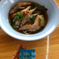 ราชา ก๋วยเตี๋ยวไก่มะระ ชายกลาง สวนตะไคร้ เยื้องครัวรสแซ่บ