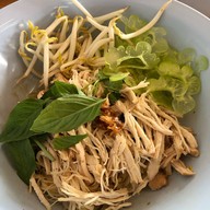 ราชา ก๋วยเตี๋ยวไก่มะระ ชายกลาง สวนตะไคร้ เยื้องครัวรสแซ่บ