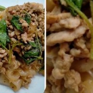 กะเพราหน้าบ้าน