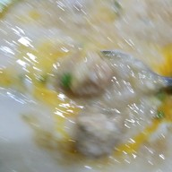 แพรพิไล โจ๊ก ข้าวต้ม ยำแหนมสด รสแซ่บ ตลาดนัดยันฮี