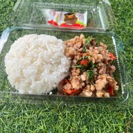 แพมแพม  ทะเลย่าง  ตำ ยำ จ๊วด   (ผัดกระเพรา )