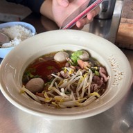 เมนูของร้าน ก๋วยเตี๋ยวเนื้อ นาย ต. รังสิต