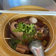 เมนูของร้าน ก๋วยเตี๋ยวเนื้อ นาย ต. รังสิต