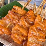 หมูปิ้งพาเพลิน & ข้าวกะเพรา & ข้าวหมูกระเทียมพริกขี้หนูสด &ไส้กรอกอีสาน กล้วยทอดมันทอดห้วยขวาง ห้วยขวาง