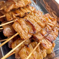 หมูปิ้งพาเพลิน & ข้าวกะเพรา & ข้าวหมูกระเทียมพริกขี้หนูสด &ไส้กรอกอีสาน กล้วยทอดมันทอดห้วยขวาง ห้วยขวาง