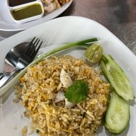 ข้าวผัดปูเมืองทอง 1 ต้นตำรับ โดยคุณ พิมพร ปั๊มน้ำมัน ปตท.รามอินทรา กม.3