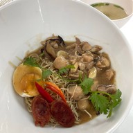 แม่หนูก๋วยเตี๋ยวหลอด